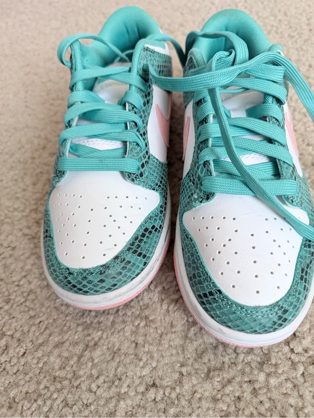 Nike Women’s Teal & Pink Low-Top Sneakers with White Panels - Picture 4 of 5